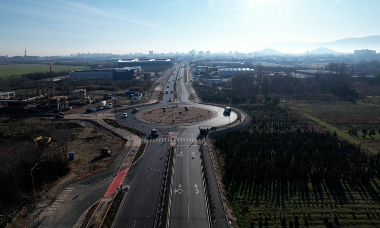 Силен вятър и студ идват в цялата страна